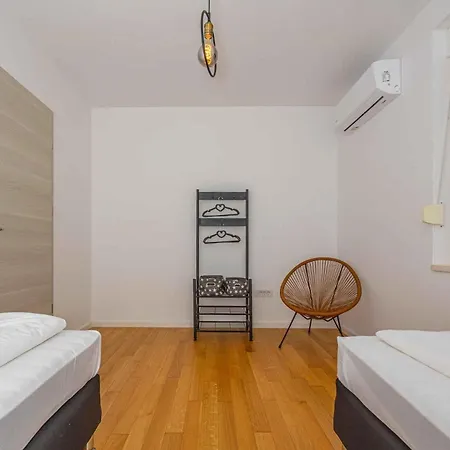 In 45066 Apartment