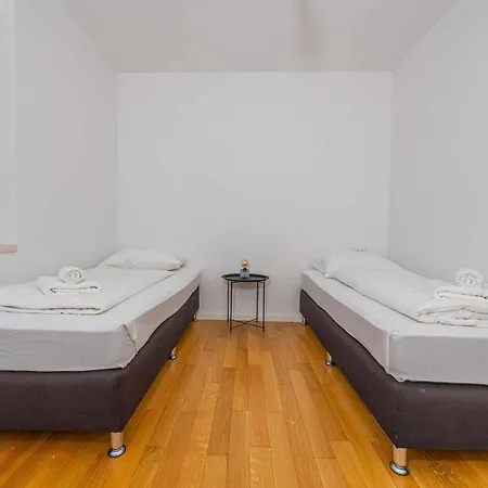 Apartment In 45066